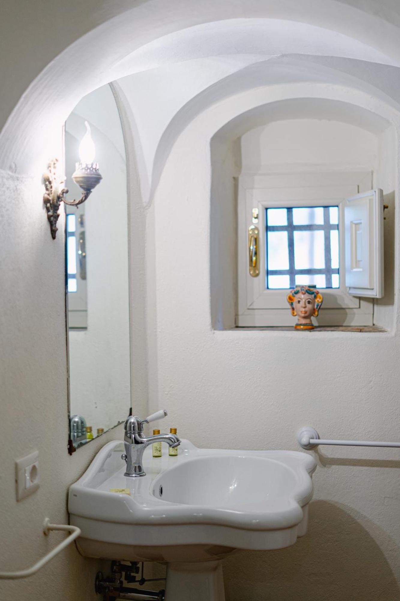 Tenuta Rustica 1519 Roccella Valdemone Habitación foto